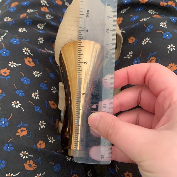 *NWOT Michael Michael Kors heels - Picture 3 of 4